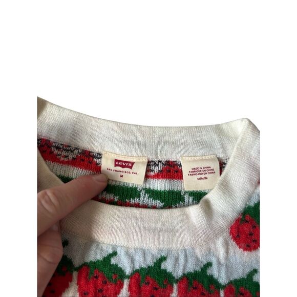 Levi’s STRAWBERRIES CLOUD DANCER sweater vest top size Medium Cream Red - Picture 4 of 7